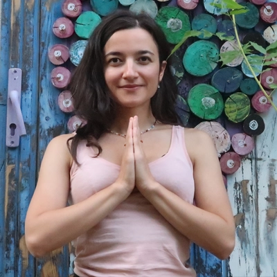 Sirin-Demirelli-Namaste Sirin-Demirelli-Namaste