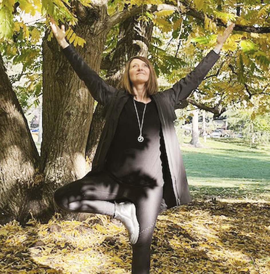 Romana Lorenz-Zapf im Yogabaum